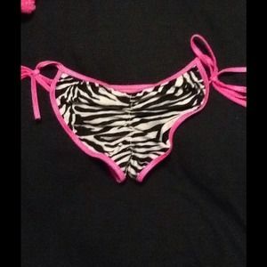 Skrunch butt bikini bottoms