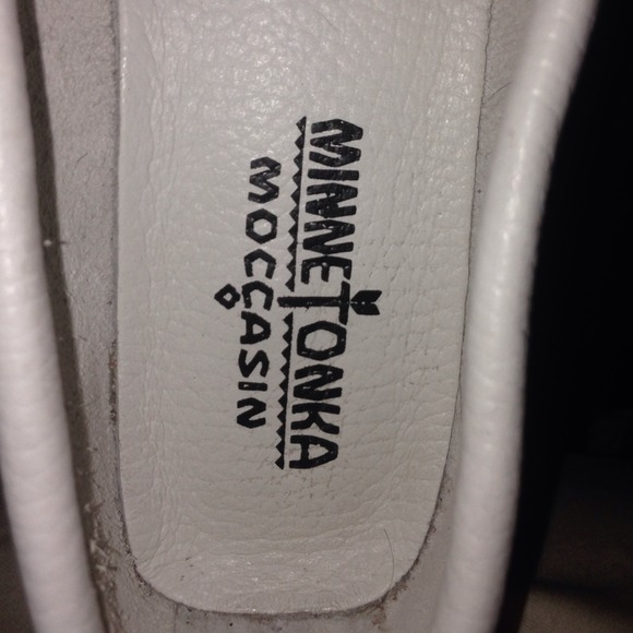 Rare White Leather Authentic Minnetonka's - Picture 3 of 4