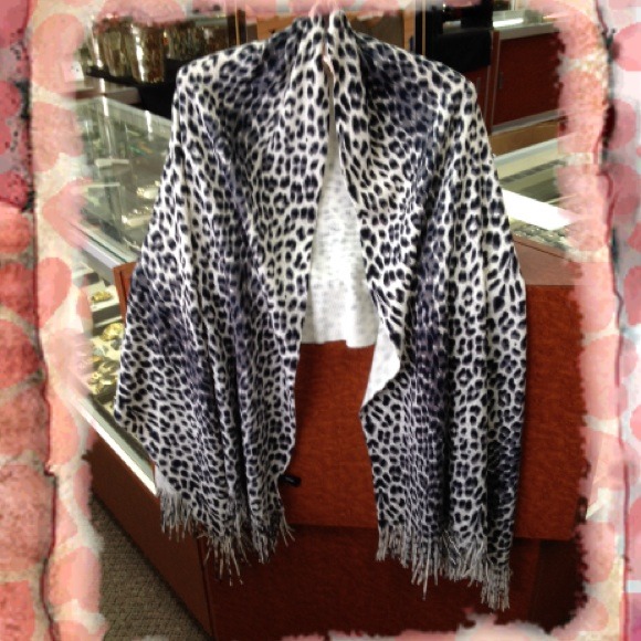 Gorgeous Safari Shawl/Wrap
