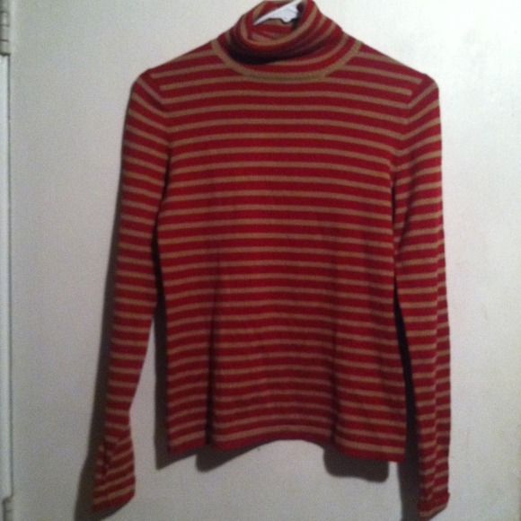 Red and gold striped turtleneck - Picture 2 of 3