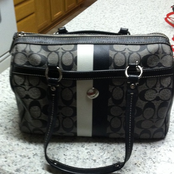Coach Bag/ purse in Like New Condition.
