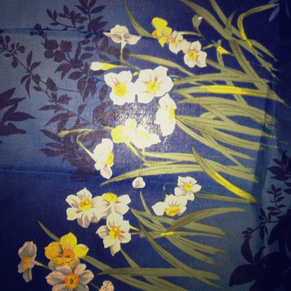 🎁 Flower detail Handkerchief