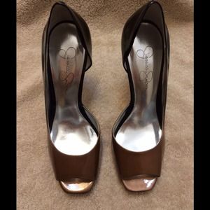 Jessica Simpson pumps
