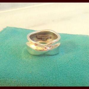 Tiffany & Co authentic "leaf" ring