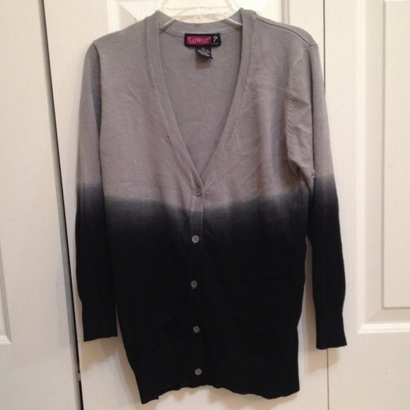 grey to black ombre cardi 🌸