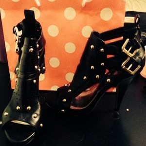 Sexy gladiator heels!