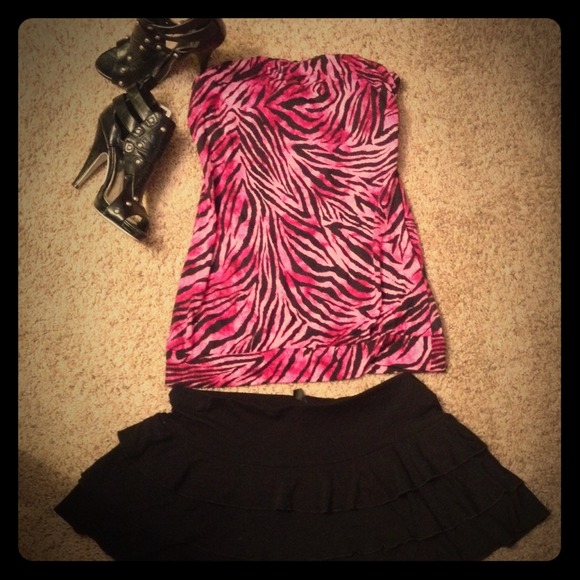 Cute black ruffled skirt n tub ton $10 heels $18