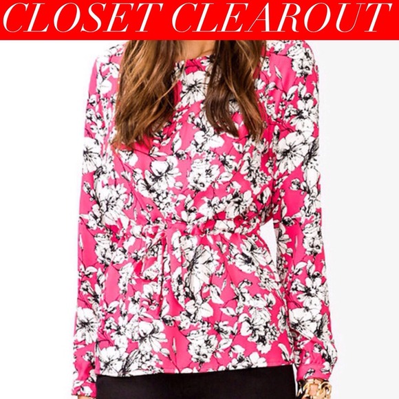 Tops - 💥CLOSET CLEAROUT💥Graphic floral blouse