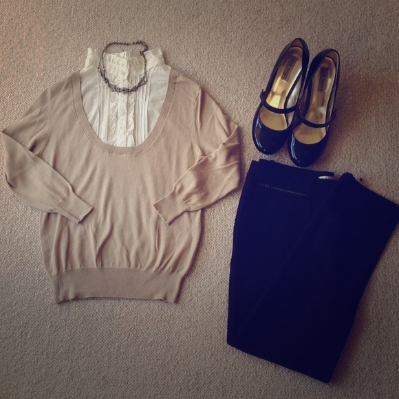 🆕🆕🆕Beige twinset ruffled Sweater Shirt