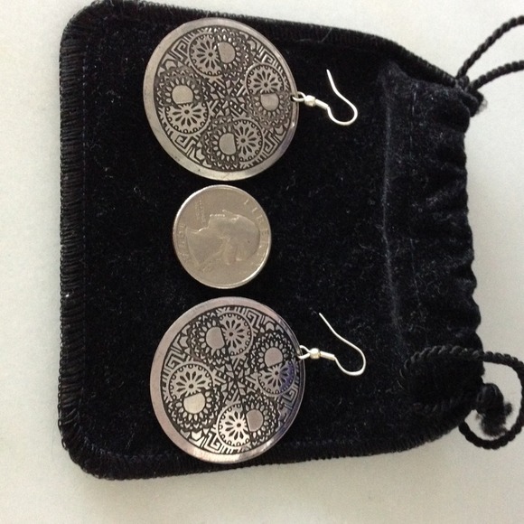 Silver tone earrings - Picture 2 of 2