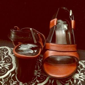 Amanda Smith Brown/black leather chunky heels.