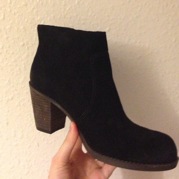 Dolce Vita Black Jaspin Bootie - Picture 2 of 2