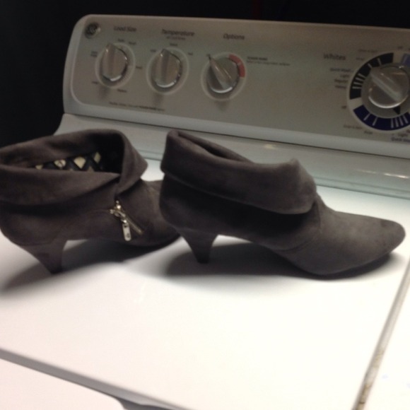 Grey heels - Picture 2 of 4