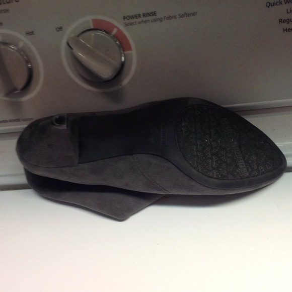 Grey heels - Picture 4 of 4