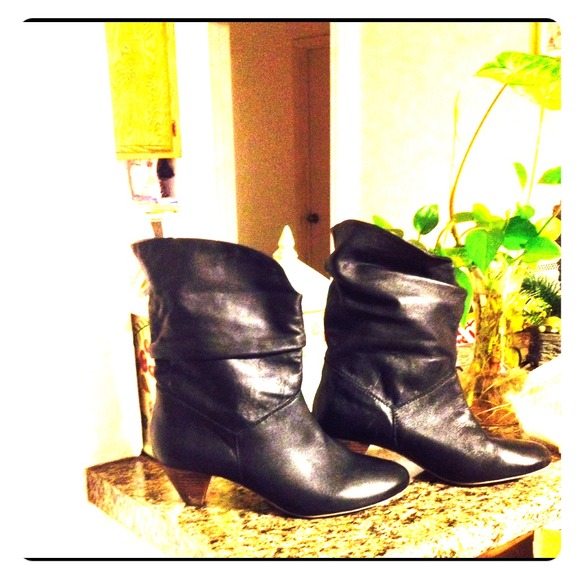 Steve Madden black low boots