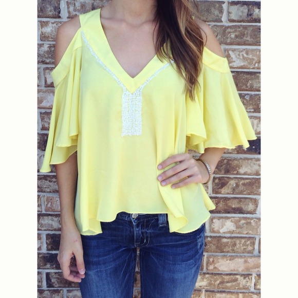 Arden B Tops - ✌️FINAL MARKDOWN- Beautiful yellow going out top!