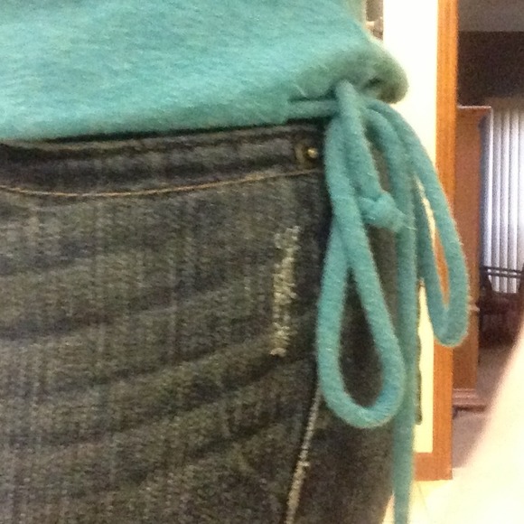 Warm loose fitted top. - Picture 2 of 4