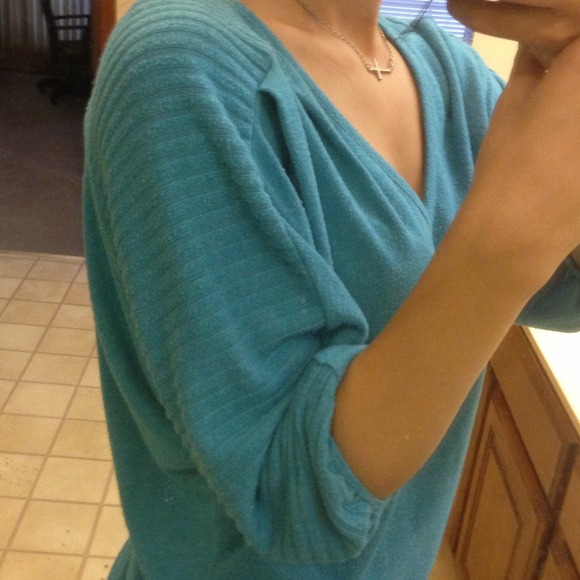 Warm loose fitted top. - Picture 3 of 4