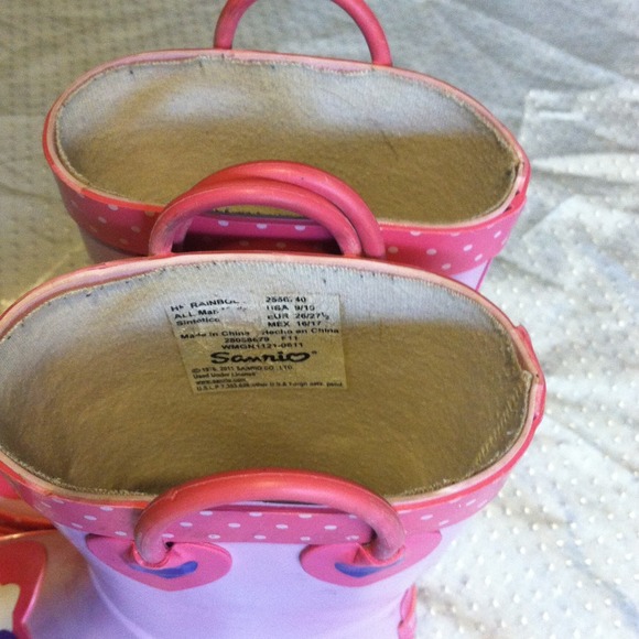 Hello kitty rainboots Sanrio lil girls - Picture 4 of 4