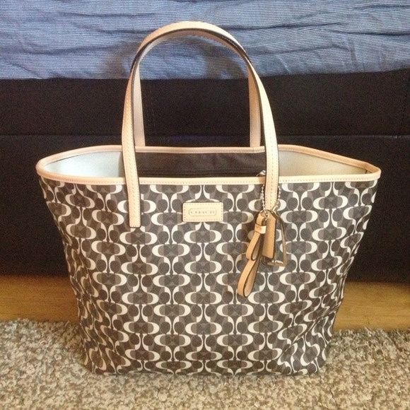 ❌SOLD❌🎉 BEAUTIFUL COACH TOTE 🎉