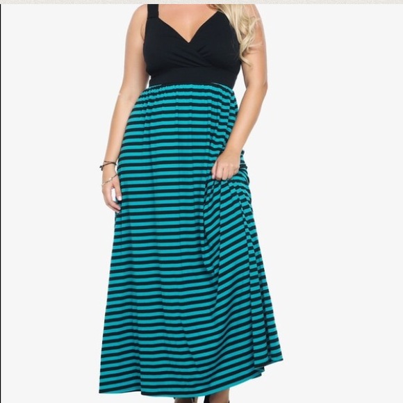 🚫SOLD🚫💕Gorgeous Aqua&Black Striped Maxi!