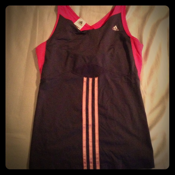 New Adidas sz Small work out top