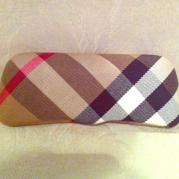 📛SOLD📛Burberry sunglass case