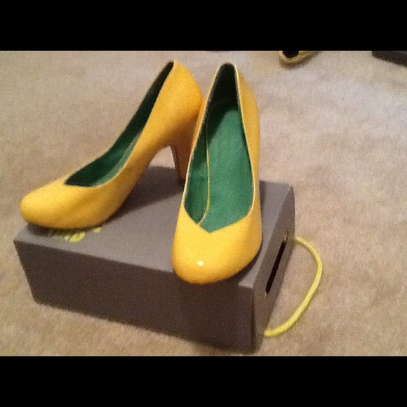 Charlotte Russe Yellow High Heels - Picture 2 of 4