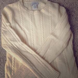 ❌SOLD❌Ann Taylor cable knit-warm and classic!