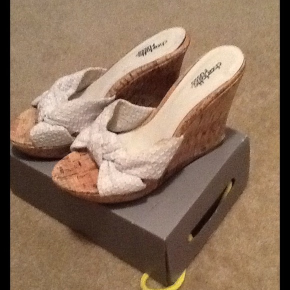 White Wedges - Picture 1 of 3