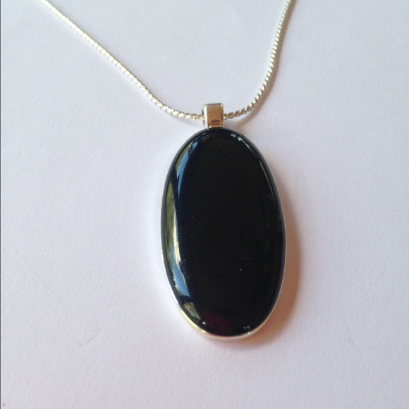 Pretty silver toned black oval necklace