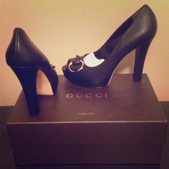 Gucci open toe pumps 38