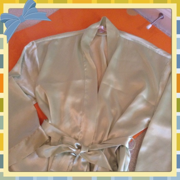 💝👘 Victoria Secrets satin robe 👘💝 @REDUCED@
