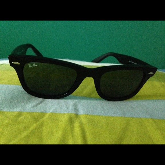 SOLD Authentic Ray ban sunglasses - Picture 3 of 3