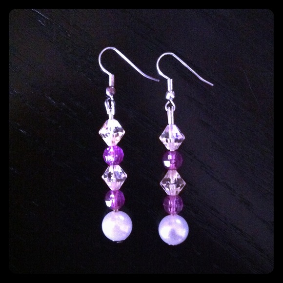 Purple and white pearl earring🎀