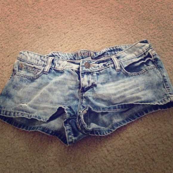 Decree short shorts