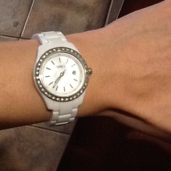 White Fossil watch NEEDS BATTERY
