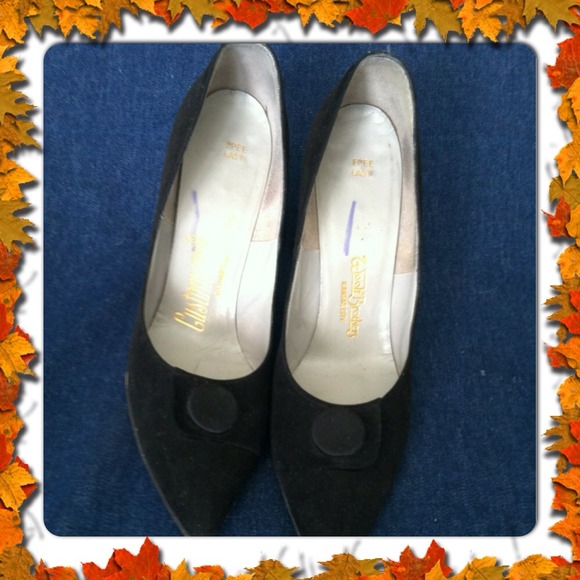 Vintage black suede heels Size 6.5 AA+ (N)