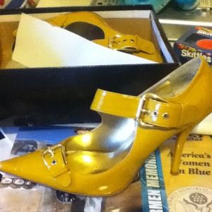 Mustard color heels