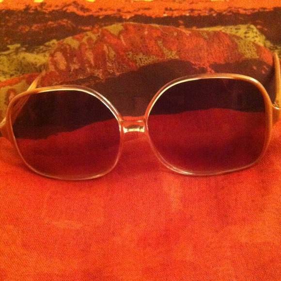 🎉HP2X🎉 Retro Tan Oversized Sunglasses - Picture 4 of 4