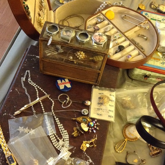 Vintage Watches, Sunglasses, Jewelry, Belts... main image 4