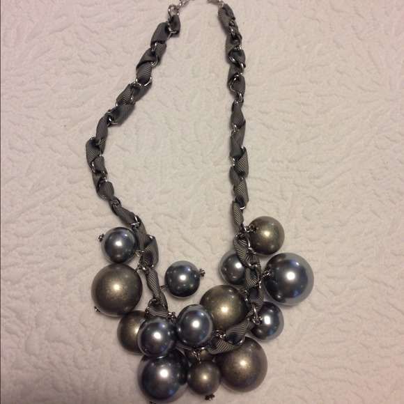 Ann Taylor Loft ribbon and pearl necklace