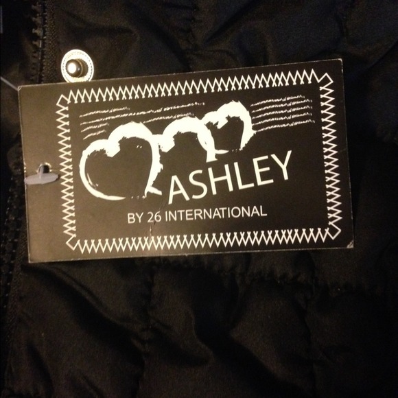 Ashely black vest/hoodie - Picture 4 of 4