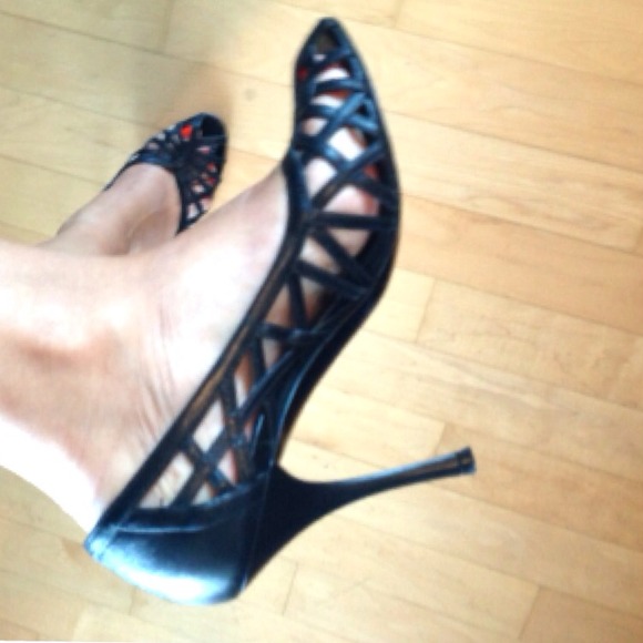 SOLD IN BUNDLE๐HP๐BCBGirls black leather heels - Picture 4 of 4