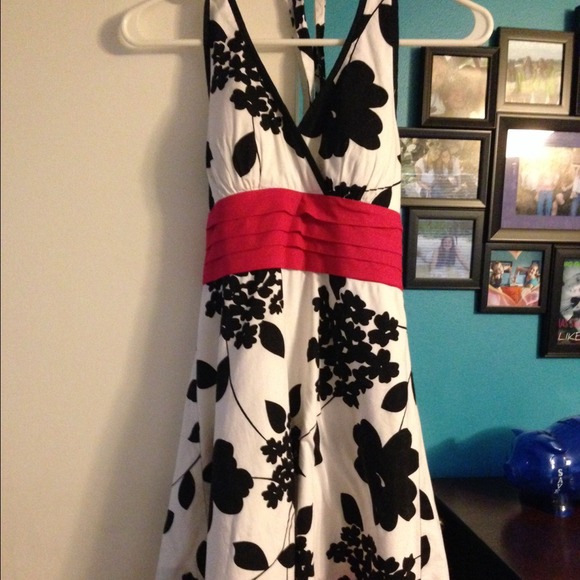 Trixxi formal pink, black, and white dress - Picture 3 of 3