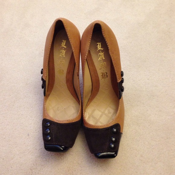 L.A.M.B (Gwen Stefani) pumps