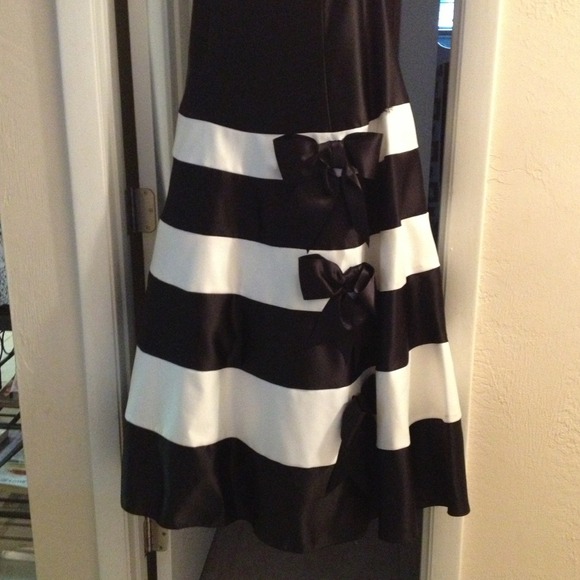 JESSICA MCCLINTOCK DRESS - Picture 2 of 4