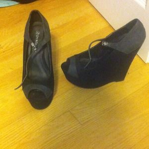 Open toe wedge shoes