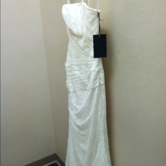 Vera Wang all Lace wedding dress. - Picture 4 of 4