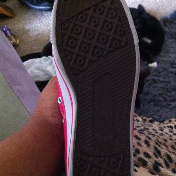 Pink chucks - Picture 2 of 4